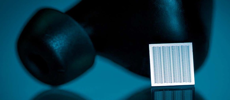 Учёные создали кремниевый динамик — он сделает беспроводные наушники меньше и продлит время работы батареи