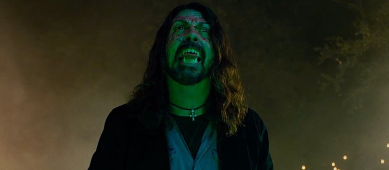 Группа Foo Fighters против дома с демонами в трейлере комедийного хоррора Studio 666