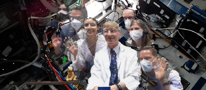 NASA при помощи HoloLens отправило голограммы врачей на борт МКС
