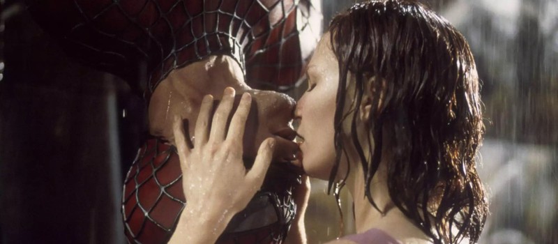 Тоби Магуайр чуть не задохнулся во время легендарного поцелуя в "Человеке-пауке"