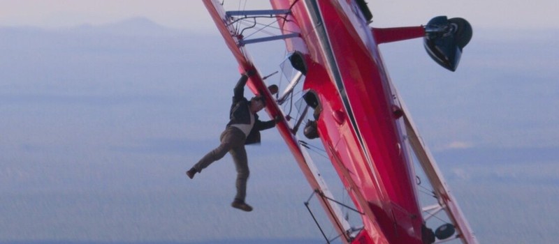 Фото: Том Круз держит самолет на съемках новой "Миссии невыполнима"