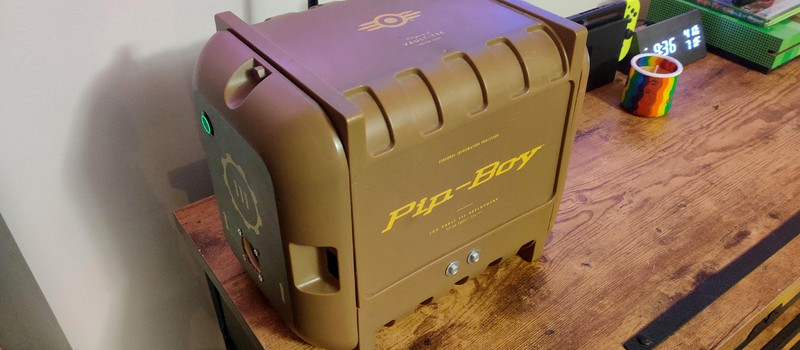 Фанат Fallout превратил ящик для Pip-Boy в кастомный PC