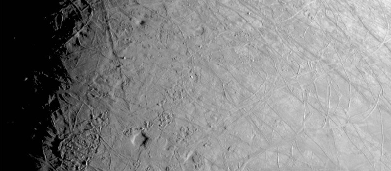 Аппарат NASA Juno сделал самую детальную фотографию поверхности спутника Европа