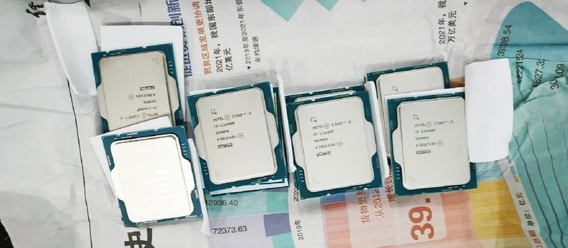 Какой-то мужчина пытался попасть в Китай, обмотавшись сотнями процессоров Intel