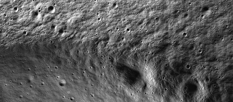 Новые кадры теневых кратеров Луны раскрывают возможные места нахождения льда