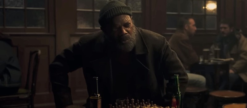 Ник Фьюри пьет и играет в шахматы в отрывке из сериала "Секретное вторжение"