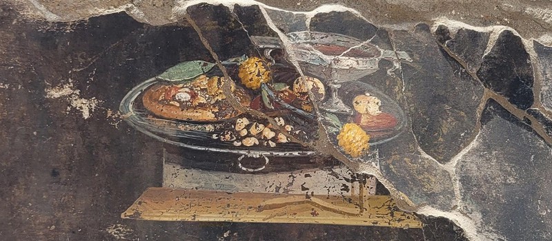 Археологи раскопали в Помпеях фреску с не-пиццей