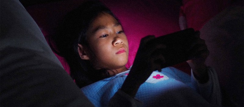 Китай может ограничить использование смартфонов детьми до 2 часов в день