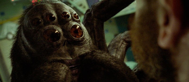 Адам Сэндлер и говорящий паук в дебютном трейлере "Космонавта" от Netflix