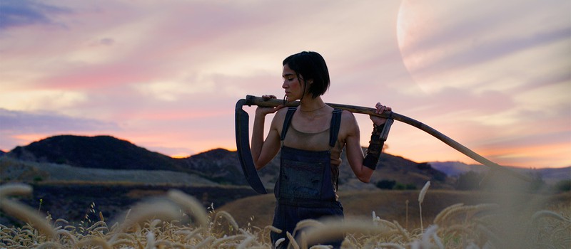 Зак Снайдер заявил, что режиссёрские версии обеих частей "Мятежной Луны" выйдут на Netflix в один день