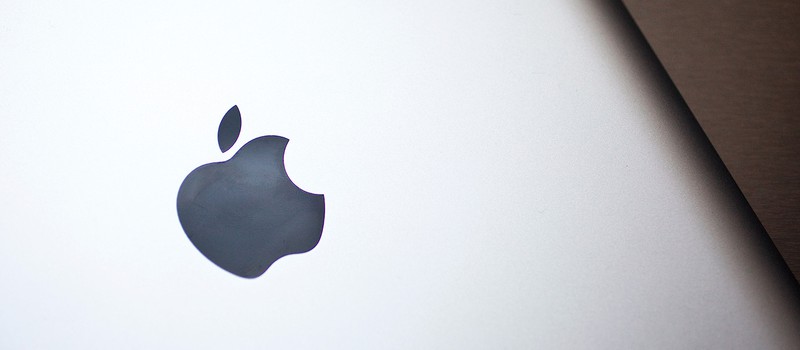 Apple все еще хочет использовать жидкий металл в своих девайсах