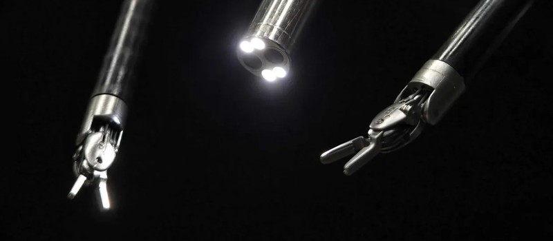 Роботы-хирурги провели первую операцию используя ИИ и голосовые команды людей