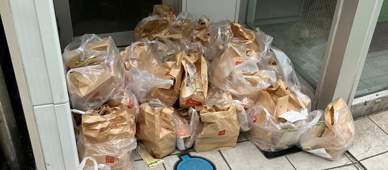 Хаос в в Японии – акция Pokemon и McDonald's экстренно завершена из-за массовых выбросов еды и скальпинга