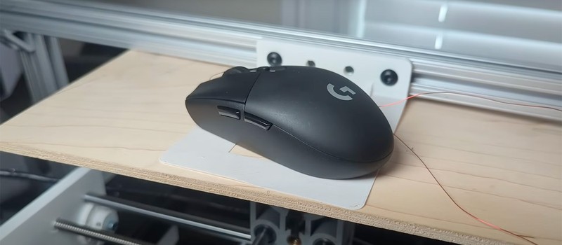 Геймер создал необнаружимый аимбот для Valorant, который физически двигает коврик для мыши