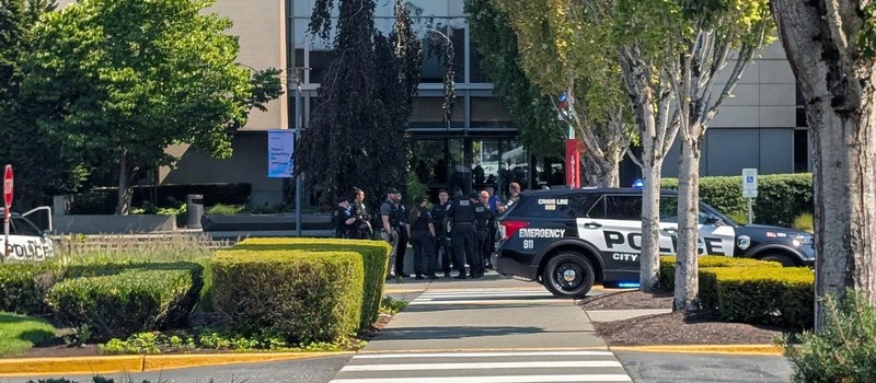 Активисты на время захватили офис президента Microsoft в знак протеста против сотрудничества с Израилем