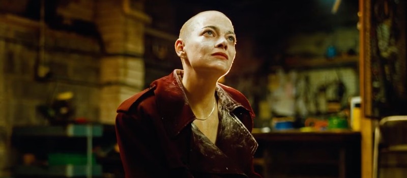 Лысая Эмма Стоун в новом трейлере "Бугония"