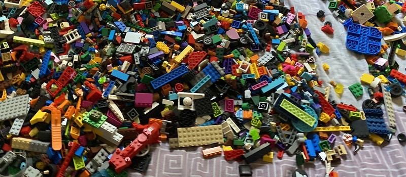 Новозеландская мама установила мировой рекорд, пробежав босиком по дорожке из LEGO