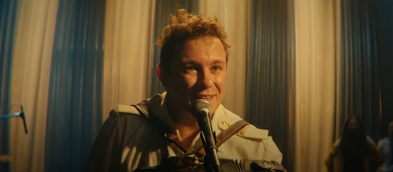 Никита Кологривый в образе Юрия Хоя в отрывке из фильма "Сектор Газа"