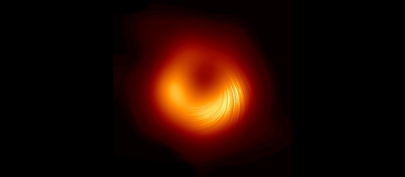 У сверхмассивной черной дыры M87* обнаружено необычное поведение горизонта событий