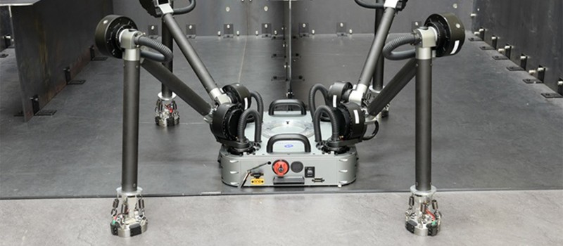 Робот-паук для сварки и гуманоид без сенсоров появились на верфях и улицах Сеула