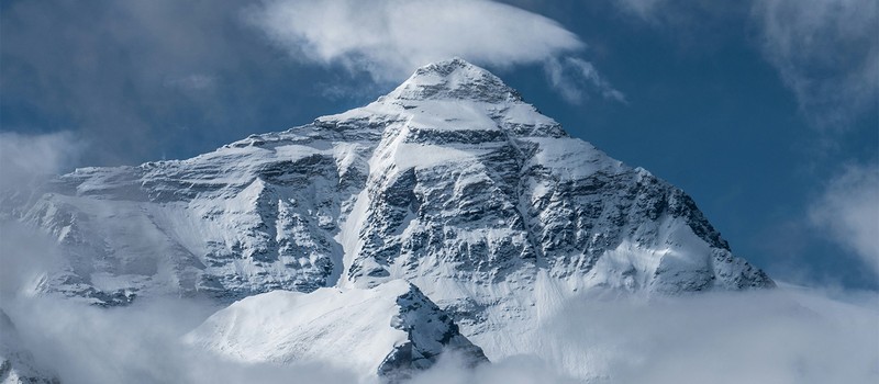 Более 200 альпинистов всё ещё ждут спасения на Эвересте после бури