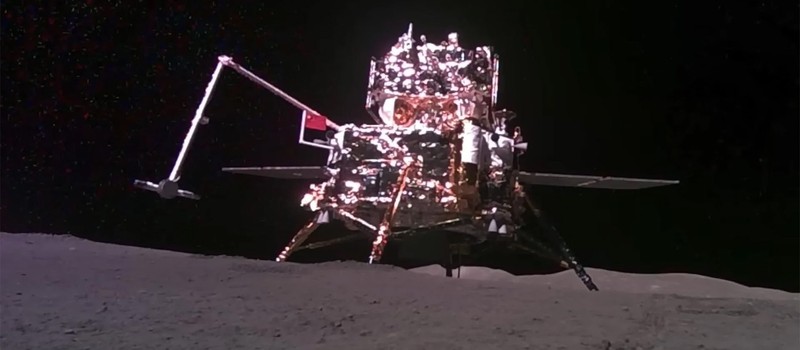 Китай обнаружил на обратной стороне Луны редчайший тип метеоритов с водой