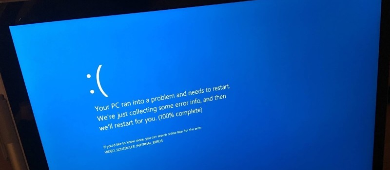 Microsoft построила специальную тестовую студию после того, как Windows 98 выдала синий экран смерти во время презентации Билла Гейтса