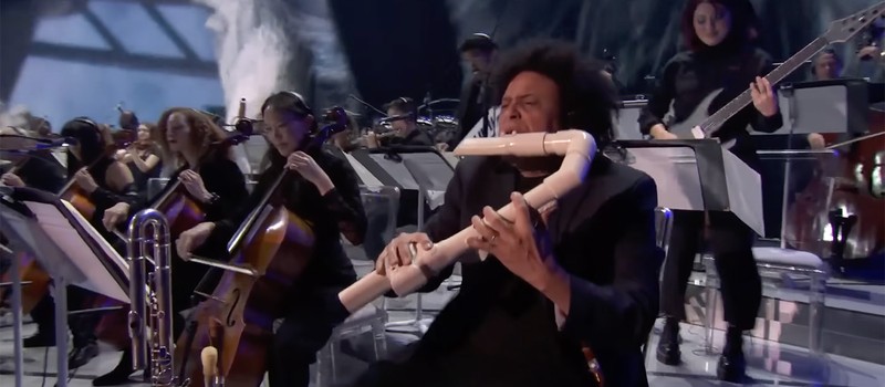 Вирусный флейтист The Game Awards показал все странные инструменты, на которых играл во время церемонии