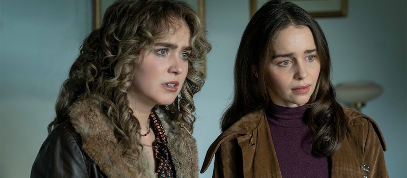 Эмилия Кларк и Хейли Лу Ричардсон становятся шпионками в Москве 1977 года в трейлере сериала "Пони"