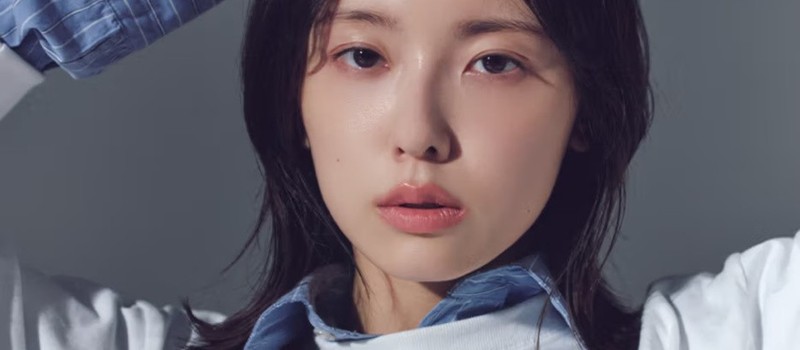 Актриса Silent Hill f стала лицом новой коллекции одежды PlayStation, а сценарист игры рассказал, что каждый герой в тайтле переживает собственный ад