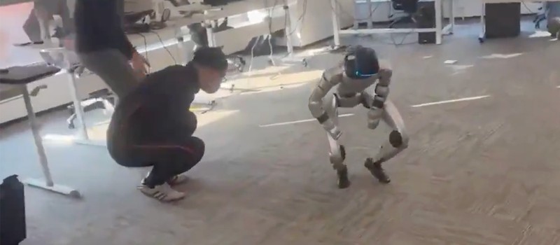 Оператор робота случайно заставил его ударить себя в пах