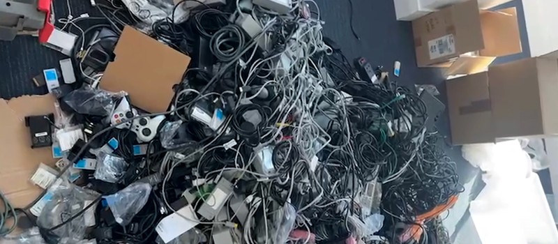 Коллекционер купил выброшенные девкиты Sega на свалке и оказался под следствием