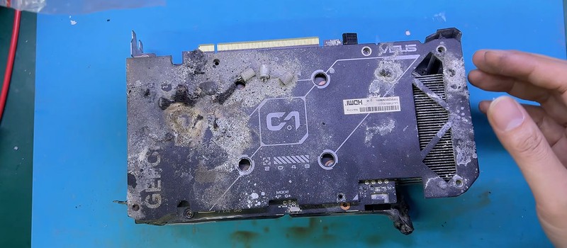 Видеокарта RTX 4060 пережила пожар в доме и заработала после чистки и замены кулера