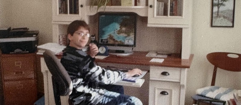 Давний фанат Civ поделился старым фото, где он играет в Civilization 3 – и вызвал приступ ностальгии у тысяч геймеров