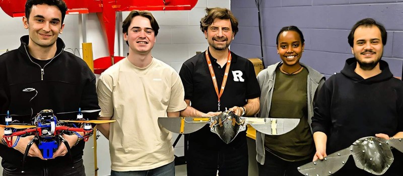 Инженеры построили дрон без единой подвижной детали – он летает за счёт изгиба материалов, имитируя взмах крыльев