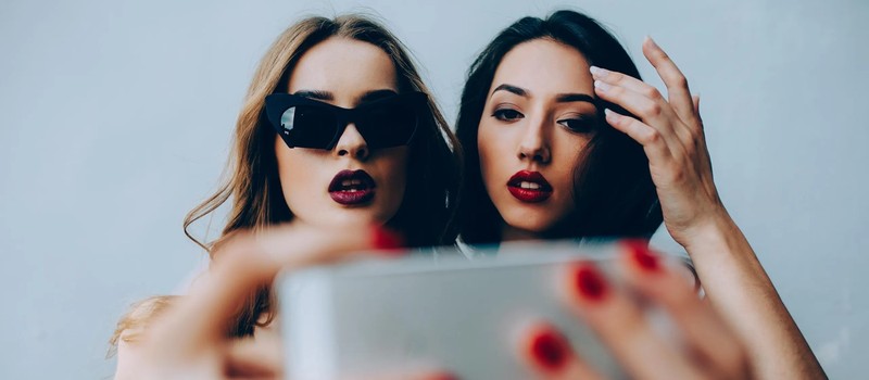 Huawei представила ИИ-функцию для подбора поз в реальном времени для своего флагмана, и пользователи называют ее единственным удачным применением ИИ