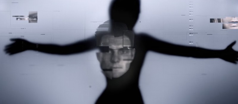 Вступление 007 First Light выполнено в лучших традициях бондианы