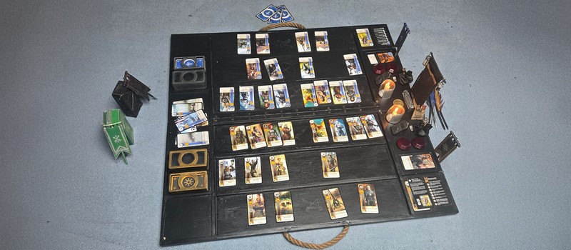 Фанат The Witcher 3 за год собрал метровую доску для Гвинта и теперь добывает автограф у Сапковского