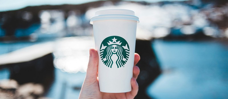 Глава Starbucks назвал кофе за 9 долларов "по-настоящему доступным премиум-опытом"