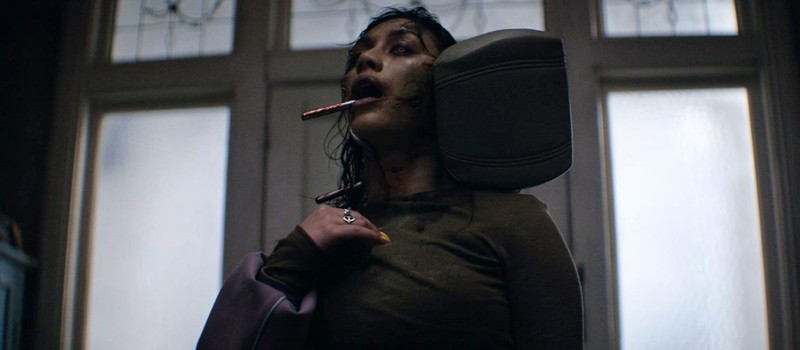 Полный трейлер хоррора "Зловещие мертвецы: Пекло" с подголовником в шее и ножами из посудомойки