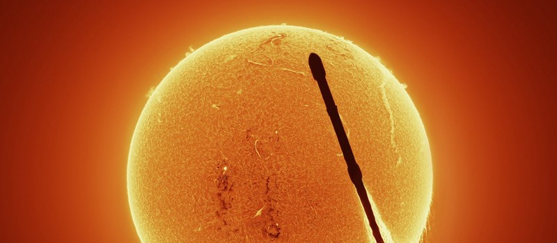 Фотограф сделал 1,7 миллиона снимков ради одного идеального кадра с самолётом на фоне Солнца