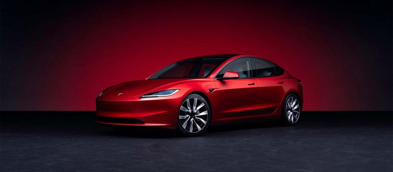 Автомобиль Tesla на автопилоте врезался в дом в Техасе, погибла женщина
