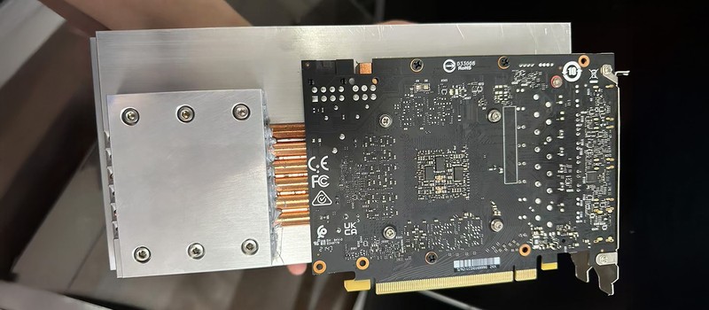 Владелец RTX 4060 прикрутил к видеокарте алюминиевый радиатор весом 2,5 кг и добился пассивного охлаждения