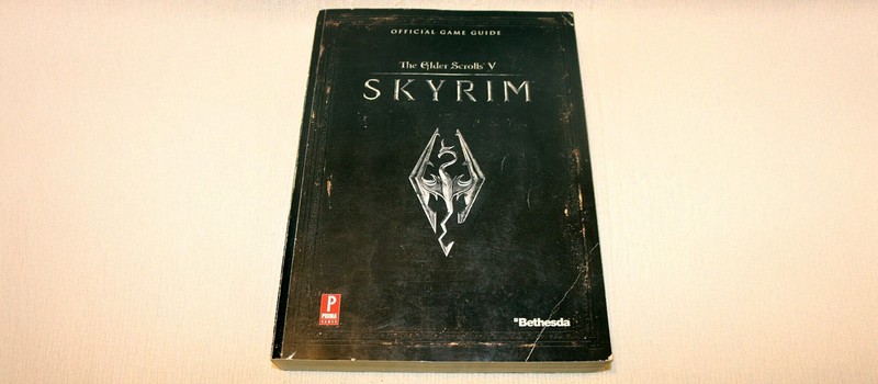 Геймер рассказал, что его умерший дед оставил официальный гайдбук Skyrim, и это вызвало экзистенциальный кризис у фанатов серии
