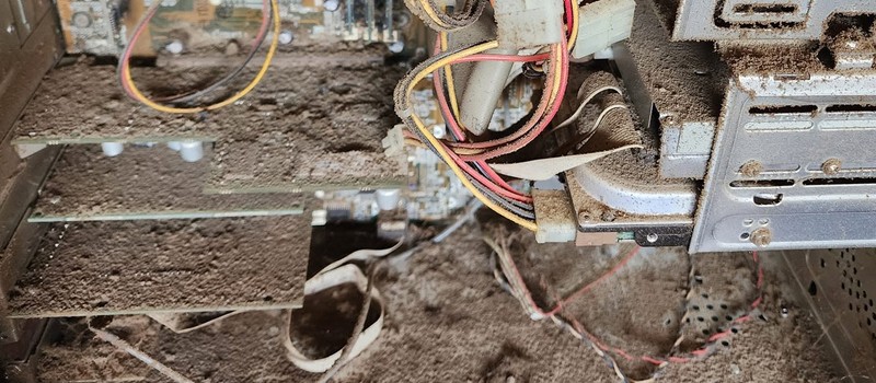 Фотографии сервисного обслуживания RTX 4090 подтверждают, что не надо курить у ПК
