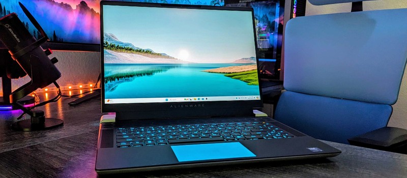 Разъём питания на боку игрового ноутбука MSI не имеет никакого здравого смысла