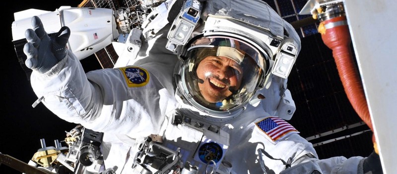 NASA показала, как астронавты готовятся к выходу в открытый космос за 8 часов до старта