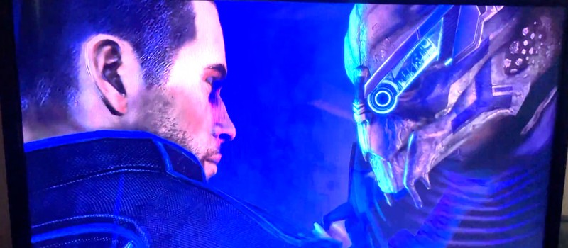 Забавный баг в Mass Effect заменил женскую версию Шепарда в танце с Гаррусом на мужскую