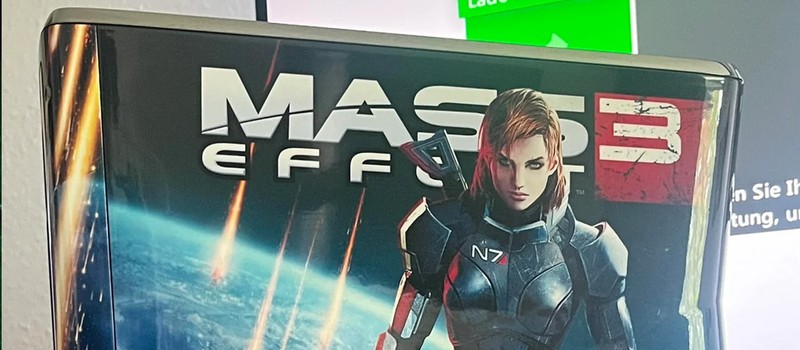 Единственную официальную Xbox 360 в стиле Mass Effect 3 нашли почти даром