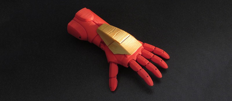 Детский протез в виде перчатки Железного Человека